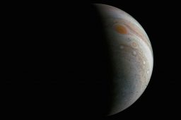Júpiter e Saturno explicam origem da água na Terra, diz estudo